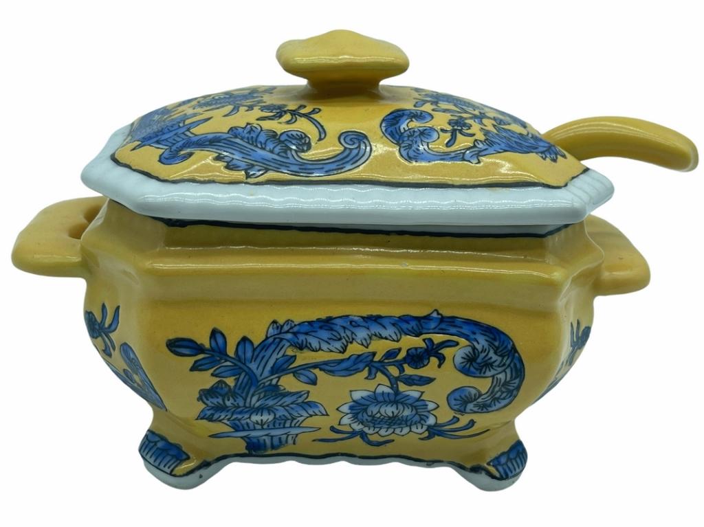 VTG YELLOW AND BLUE SMALL COVERED SOUP TUREEN: VTG YELLOW AND BLUE SMALL COVERED SOUP TUREEN
