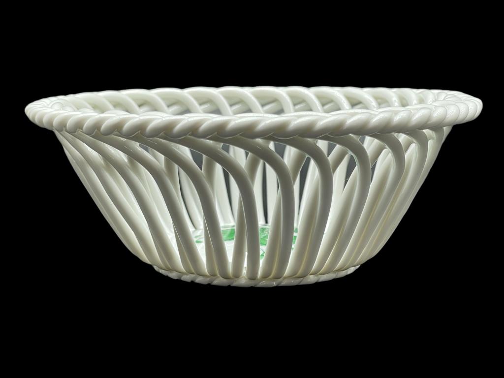 HEREND HUNGARY HAND PAINTED PORCELAIN BASKET 4.5" (1 of 9)