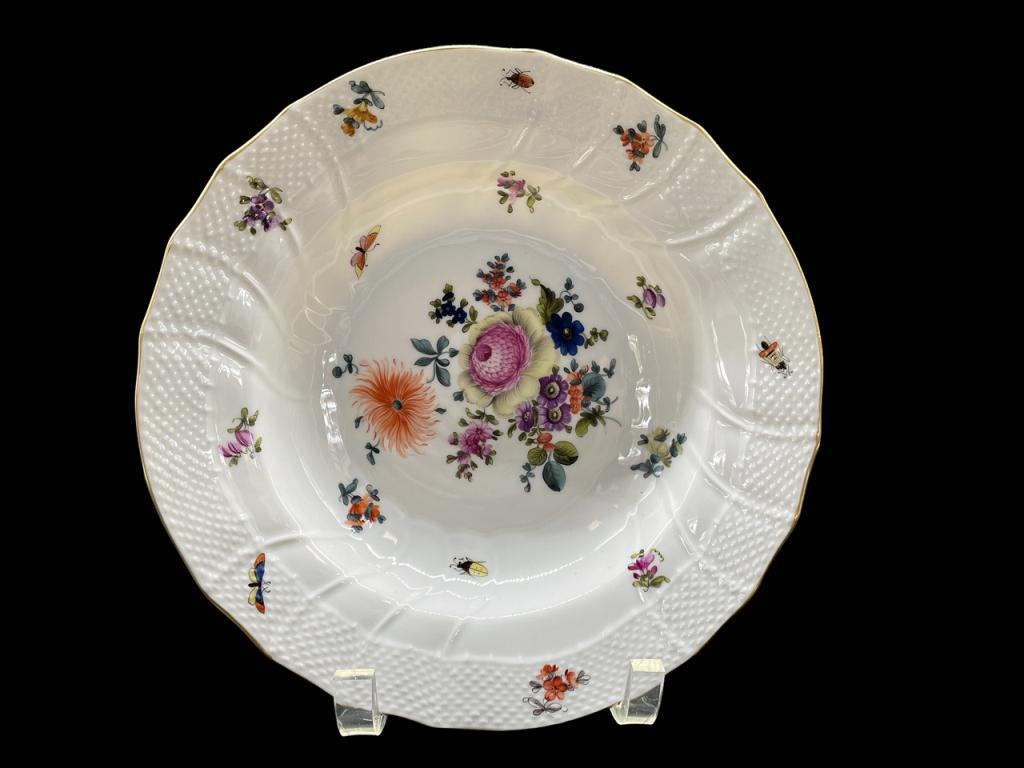 VINTAGE HEREND PORCELAIN PLATE 9.5" (1 of 7)