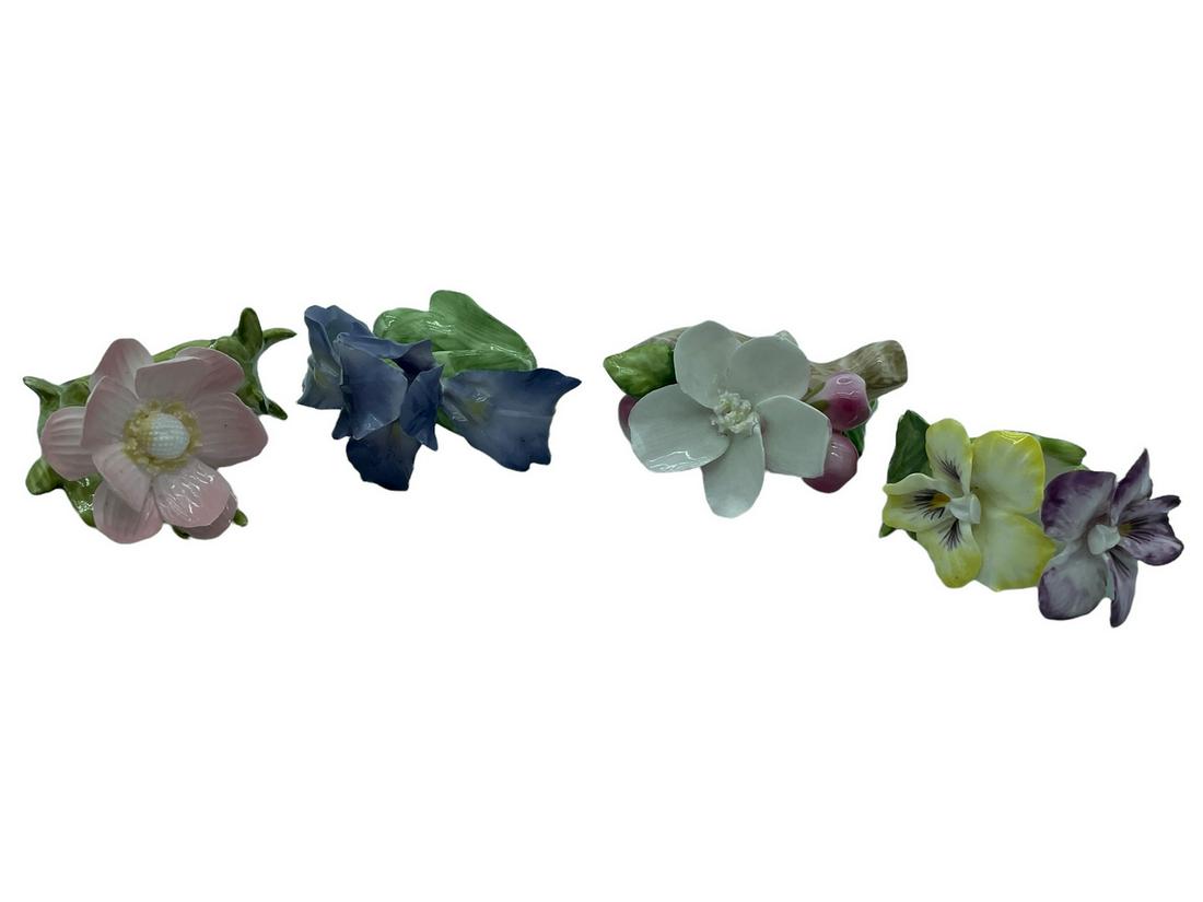 SET OF 4 DRESDEN STYLE CERAMIC FLOWER NAPKIN RINGS: SET OF 4 DRESDEN STYLE CERAMIC FLOWER NAPKIN RING -GOOD PRE OWNED CONDITION, NO APPARENT CHIPS OR CRACKS-DP9822 Bidding on this item requires bidders to agree to the Terms & Conditions of this auc