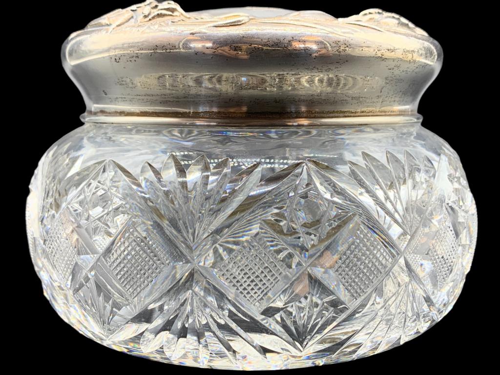 ANTIQUE VICTORIAN DRESSER JAR & STERLING LID 6": -ANTIQUE VICTORIAN DRESSER JAR & STERLING SILVER LID 6" -FLORIAL DAISY PATTERN-JR 8/12