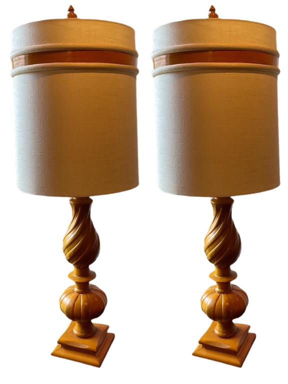 PAIR OF MID CENTURY MODERN ORANGE TABLE LAMPS (1 of 5)