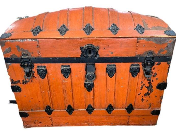 VINTAGE ANTIQUE STYLE ALUMINUM STEAMER TRUNK 26" (1 of 3)