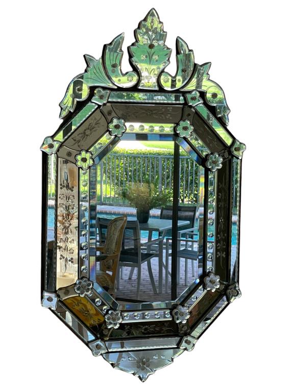 VINTAGE VENETIAN STYLE FACETED OVAL MIRROR 33" (1 of 8)