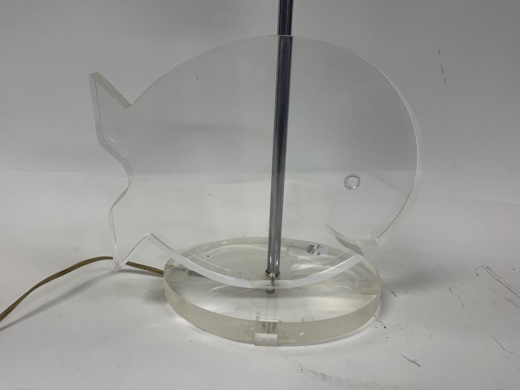 VINTAGE LUCITE WHALE LAMP: VINTAGE LUCITE WHALE LAMP