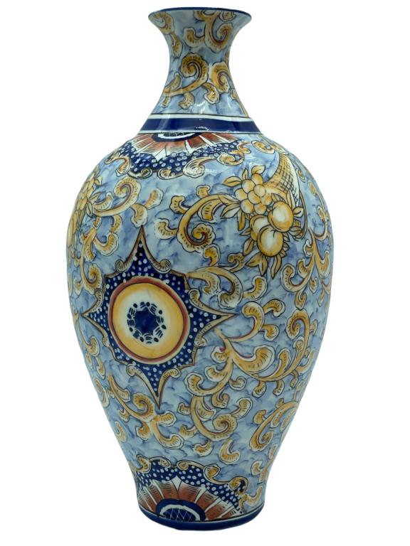 VTG DECORATIVE CERAMIC VASE (1 of 3)