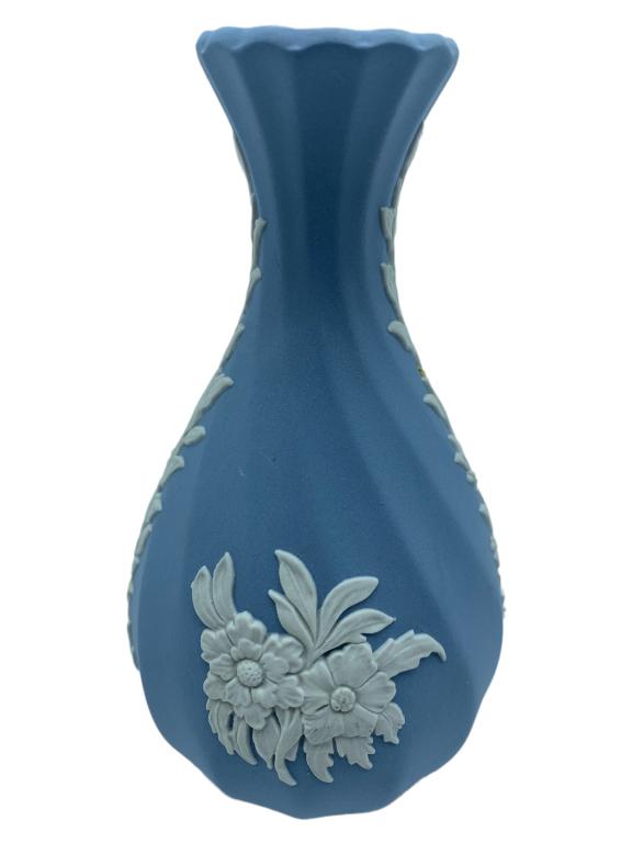 VTG WEDGWOOD JASPERWARE BLUE BUD VASE (1 of 5)
