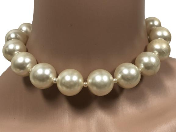 VINTAGE FAUX PERAL CHOKER 14": VINTAGE FAUX PERAL CHOKER 14" -GOOD OVERALL VINTAGE CONDITION
