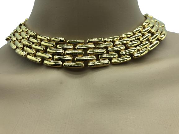 VINTAGE CHUNKY GOLD LINKED CHOKER NECKLACE: VINTAGE CHUNKY GOLD LINKED CHOKER NECKLACE -GOOD VINTAGE CONDITION