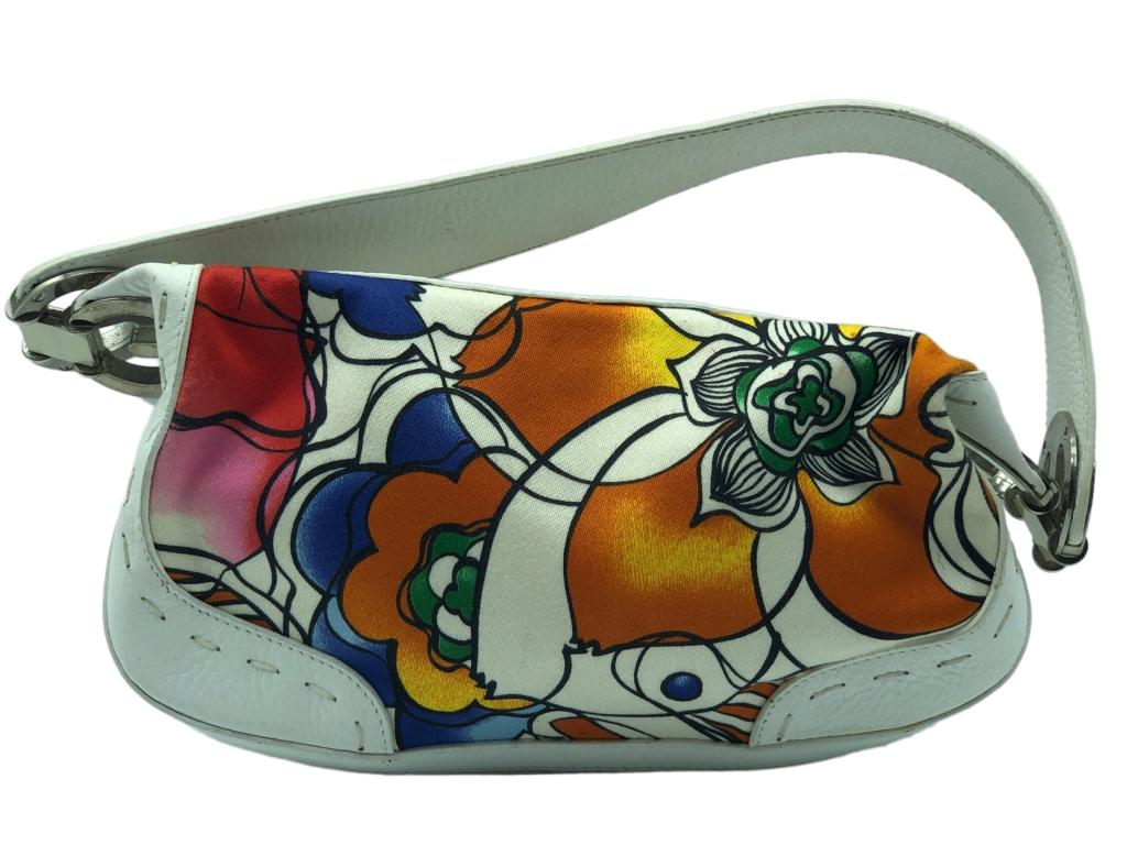 ESCADA ABSTRACT PRINT CANVAS & LEATHER POUCHETTE: ESCADA ABSTRACT PRINT CANVAS & LEATHER POUCHETTE -GOOD OVERALL CONDITION Bidding on this item requires bidders to agree to the Terms & Conditions of this auction. THIRD PARTY SHIPPING OR LOCAL PIC