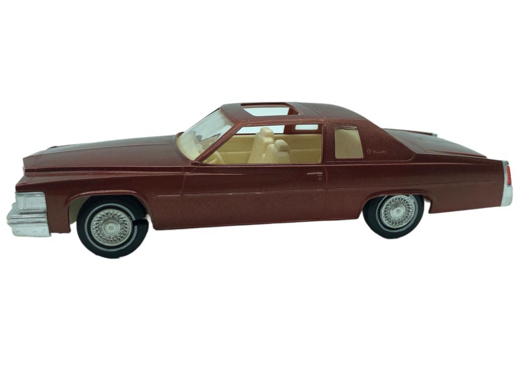 VINTAGE 1977 CADILLAC COUPE DEVILLE MODEL CAR (1 of 6)