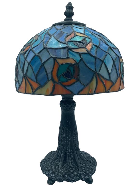 TIFFANY STYLE PEACOCK STAINED GLASS TABLE LAMP 13" (1 of 4)