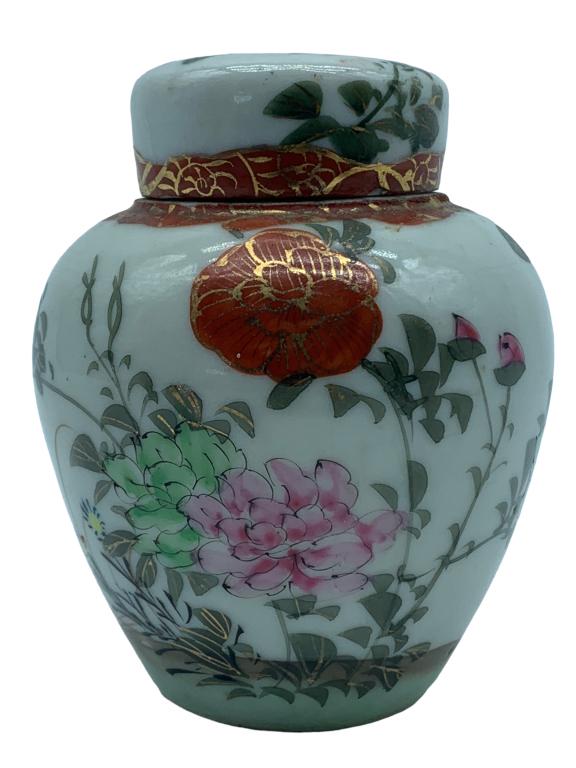ANTIQUE KUTANI GINGER JAR LIDDEN URN OR VASE 3" (1 of 6)