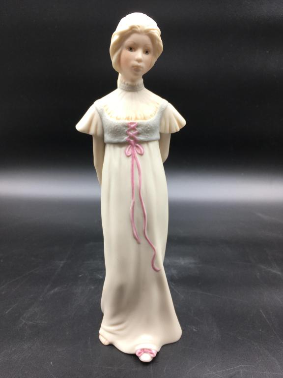 VINTAGE CYBIS PORCELAIN GIRL FIGURINE 8.25": VINTAGE CYBIS PORCELAIN GIRL FIGURINE 8.25" -GOOD VINTAGE CONDITION