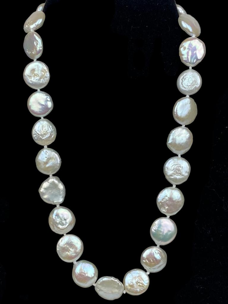 NEW WHITE COIN PEARL NECKLACE RETAILS $275 (1 of 2)