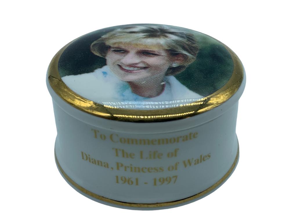 VTG PRINCESS DIANA COMMEMORATIVE TRINKET BOX 2": -VTG PRINCESS DIANA COMMEMORATIVE TRINKET BOX 2" -STAFFORDSHIRE FINE BONE CHINA-COLLECTABLE TRINKET PILL BOX-STAMPED ON BOTTOMJR 10/20