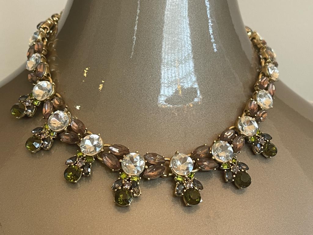 CRYSTAL BLING STATEMENT NECKLACE: CRYSTAL BLING STATEMENT NECKLACE
