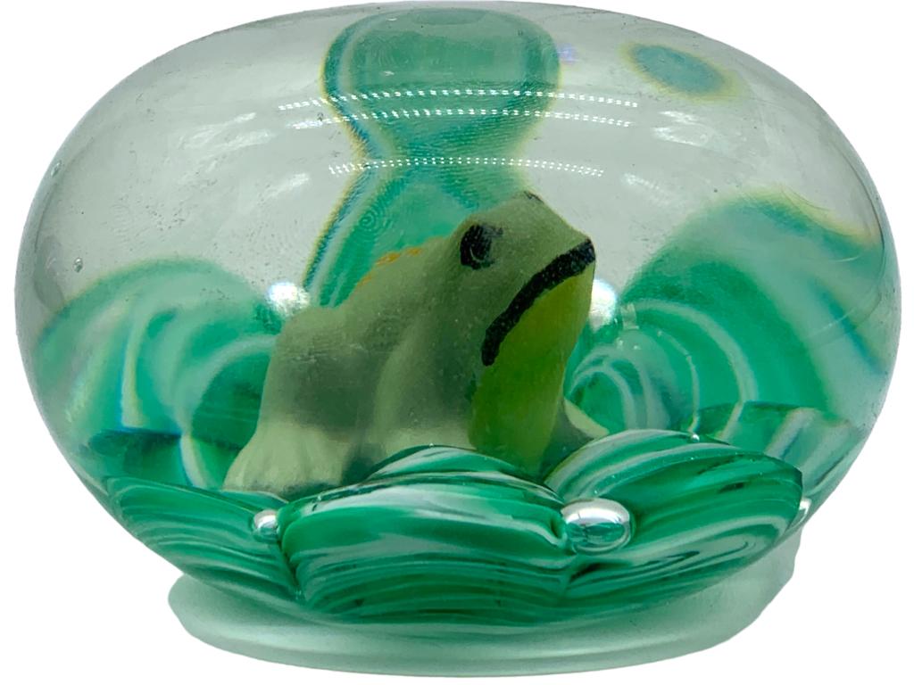 VTG ST. CLAIR FINE ART GLASS PAPERWEIGHT (1 of 5)