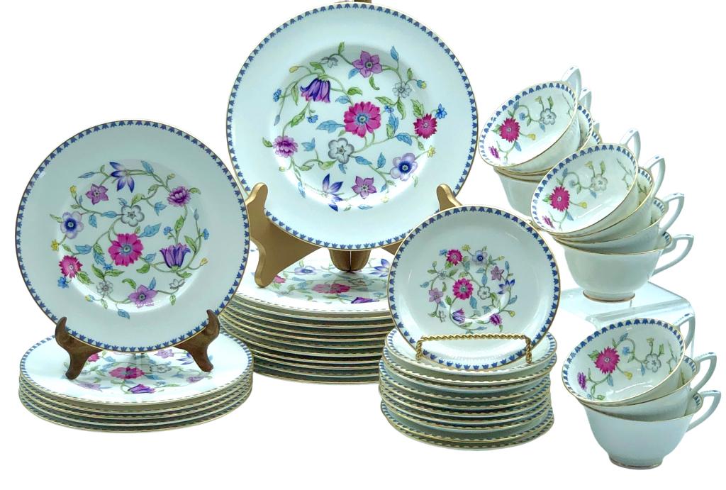 ROYAL WORCESTER PATRICIA PATTERN CHINA SET (1 of 7)