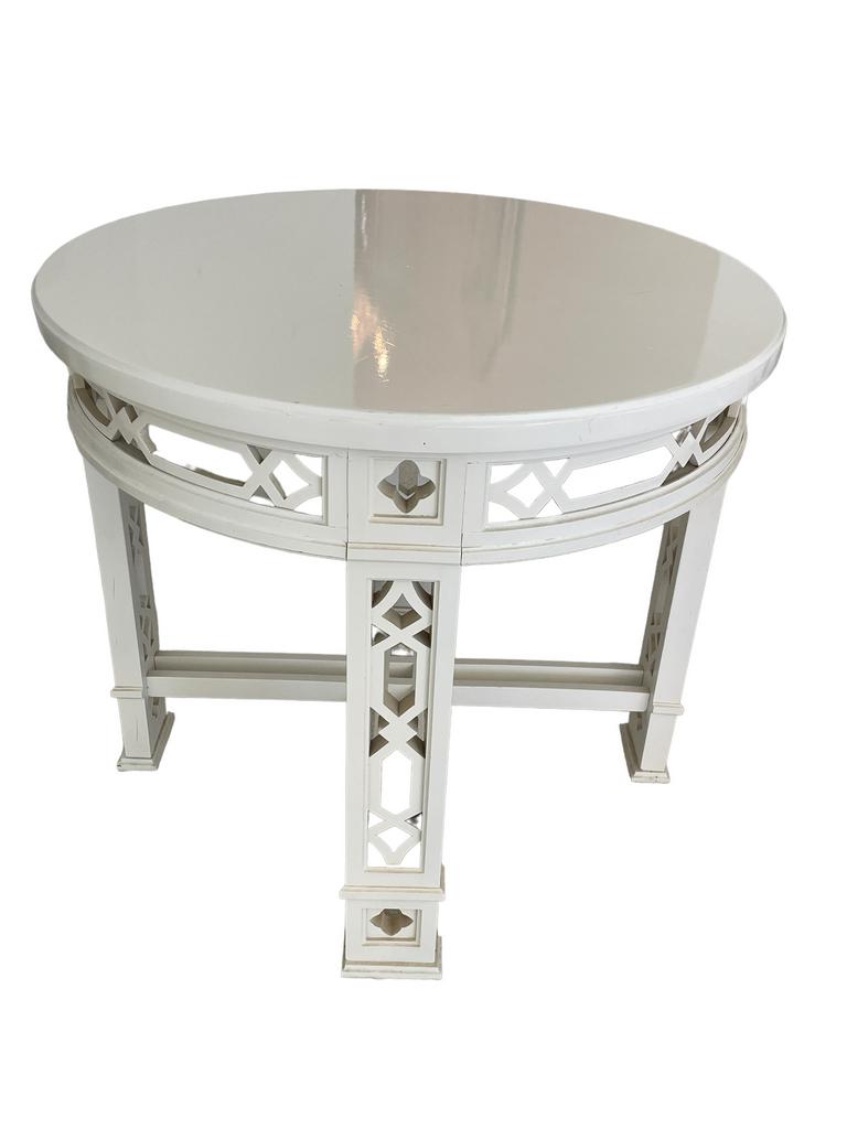 WHITE CHIPPENDALE FRETWORK STYLE ROUND TABLE 26" (1 of 3)