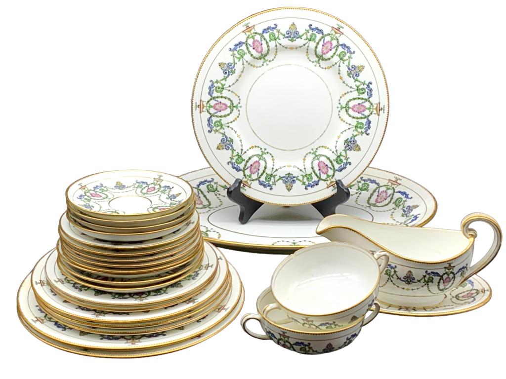 ANTIQ MINTONS PORCELAIN DINNERWARE CHINA SET (1 of 18)