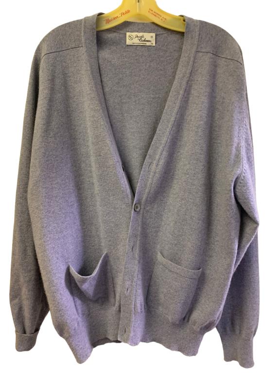 PEARLS AND CASHMERE MENS BUTTON UP SWEATER: -PEARLS AND CASHMERE MENS BUTTON UP SWEATER -SIZE XLJR 11/15