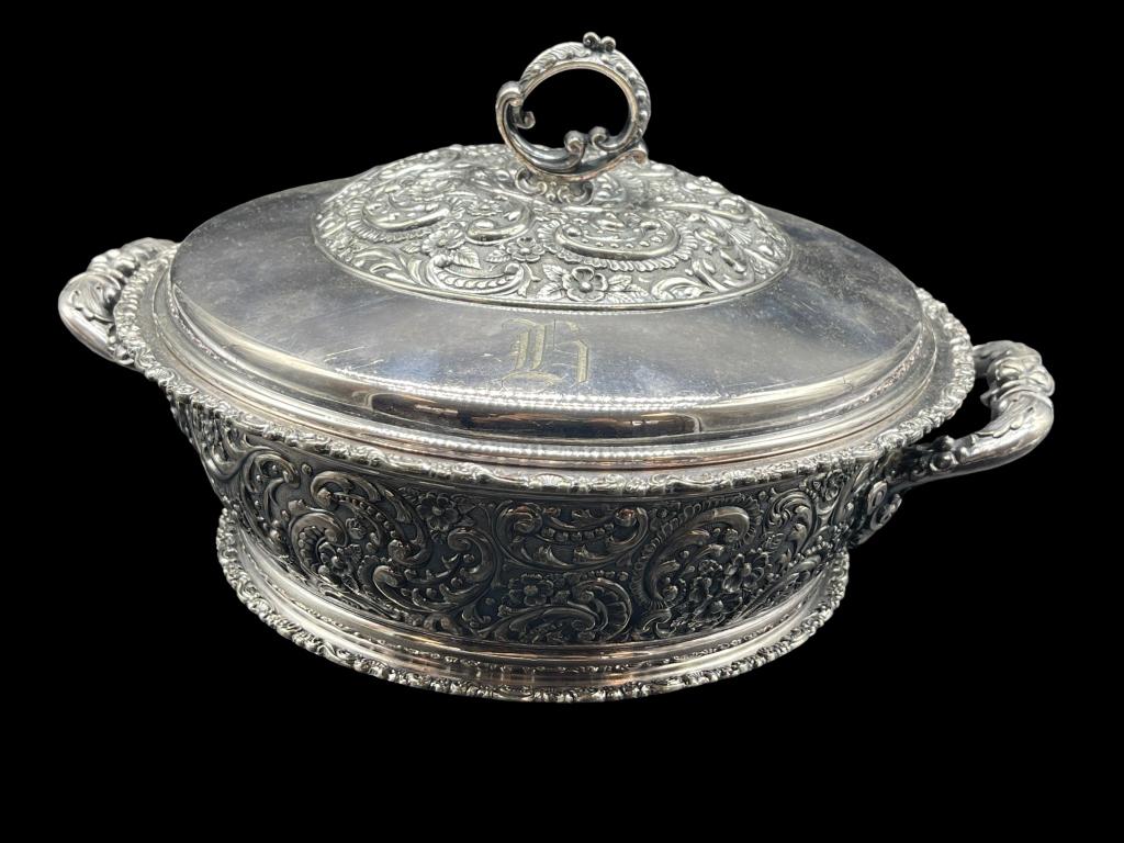 SILVERPLATE COVERED SERVING BOWL WITH GLASS INSERT (1 of 2)
