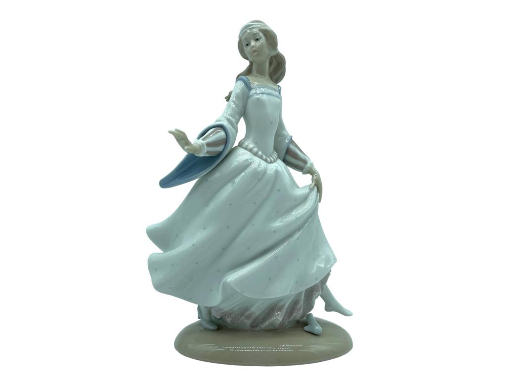 VTG LLADRO PORCELAIN CINDERELLA FIGURINE (1 of 5)