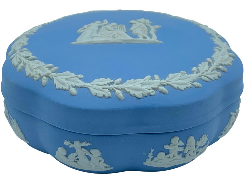WEDGEWOOD JASPER WARE SCALLOPED TRIKET BOX 5" (1 of 6)