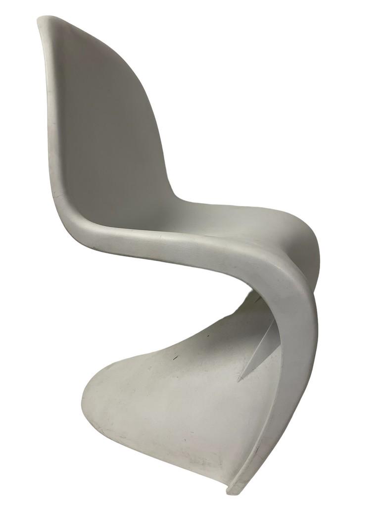 MID CENTURY MODERN WHITE VERNER PANTON CHAIR (1 of 8)