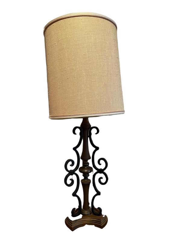 VINTAGE MID CENTURY  WROUGHT IRON STYLE TABLE LAMP (1 of 4)