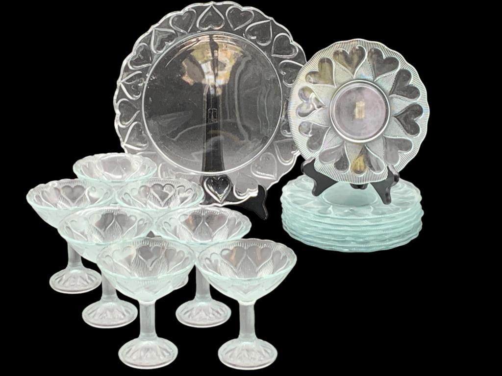VTG HEART SHAPE PRESSED GLASS DINING SET (1 of 8)