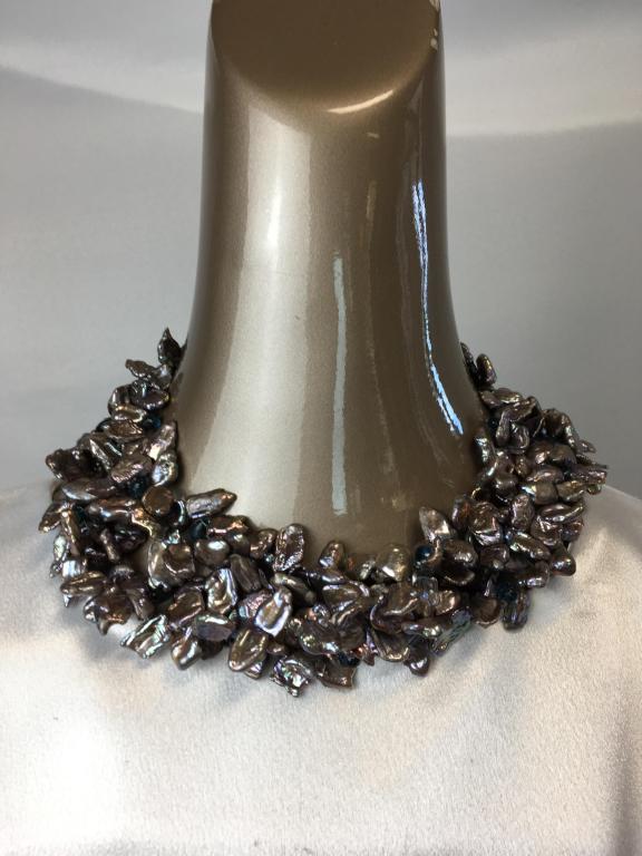 VTG COSTUME JEWELRY DYNAMIC SHIMMERING NECKLACE (1 of 3)