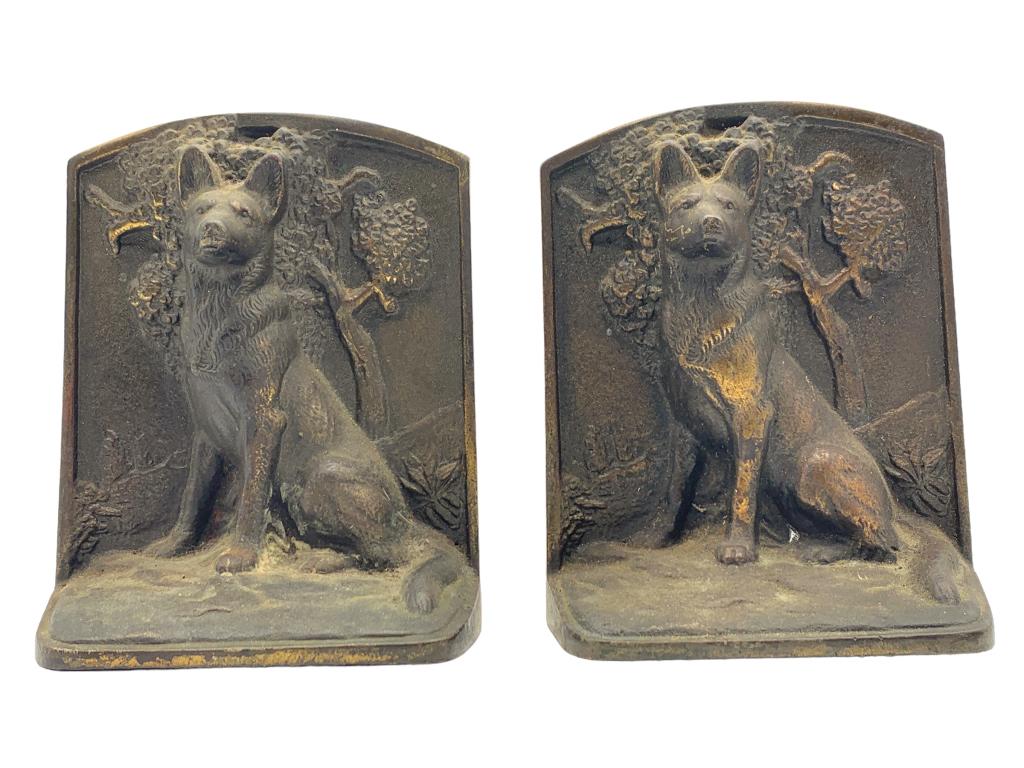 ANTIQUE HUBLEY CAST IRON SHEPARD BOOKENDS (2): -ANTIQUE HUBLEY CAST IRON SHEPARD BOOKENDS (2) WEAR CONSISTANT WITH AGE SEE ALL PHOTOSJR 01/05
