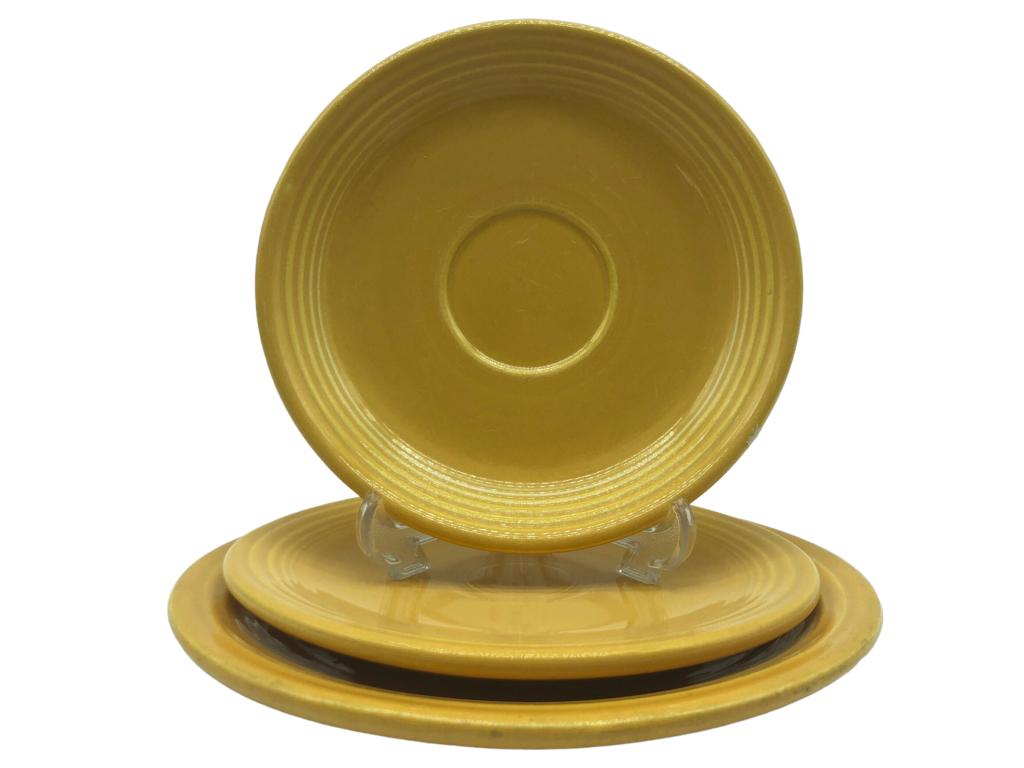 3 VTG FIESTAWARE DINING PLATES (1 of 6)