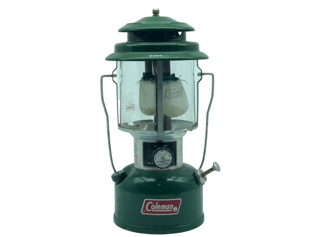 VTG COLEMAN LANTERN MODEL 220F (1 of 4)