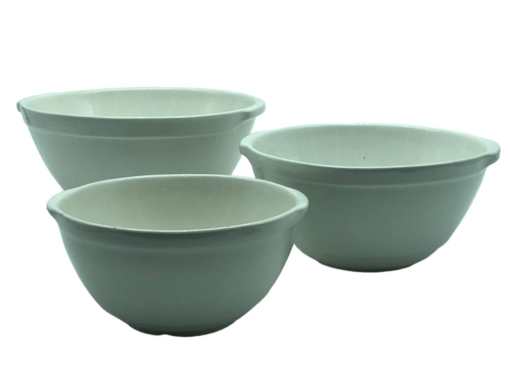 3 VTG CERAMIC NESTING BOWLS (1 of 4)