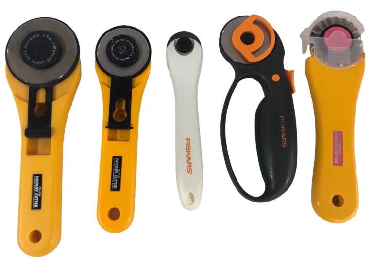 ASSORTED FISKAR ROTARY CUTTERS MATTE CUTTERS (1 of 2)