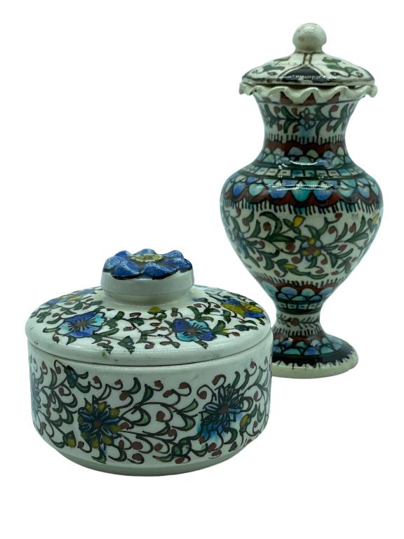 TURKISH KUTAHAYA STYLE VASE AND TRINKET BOX SET 7": TURKISH KUTAHAYA STYLE LIDDED VASE AND TRINKET BOX SET-7" HEIGHT TO VASE-PRE OWNED CONDITION, SMALL CHIP, SEE PHOTO-DP122122LW THIS ITEM IS LOCATED OFF-SITE. All items must be picked up by confirmed o