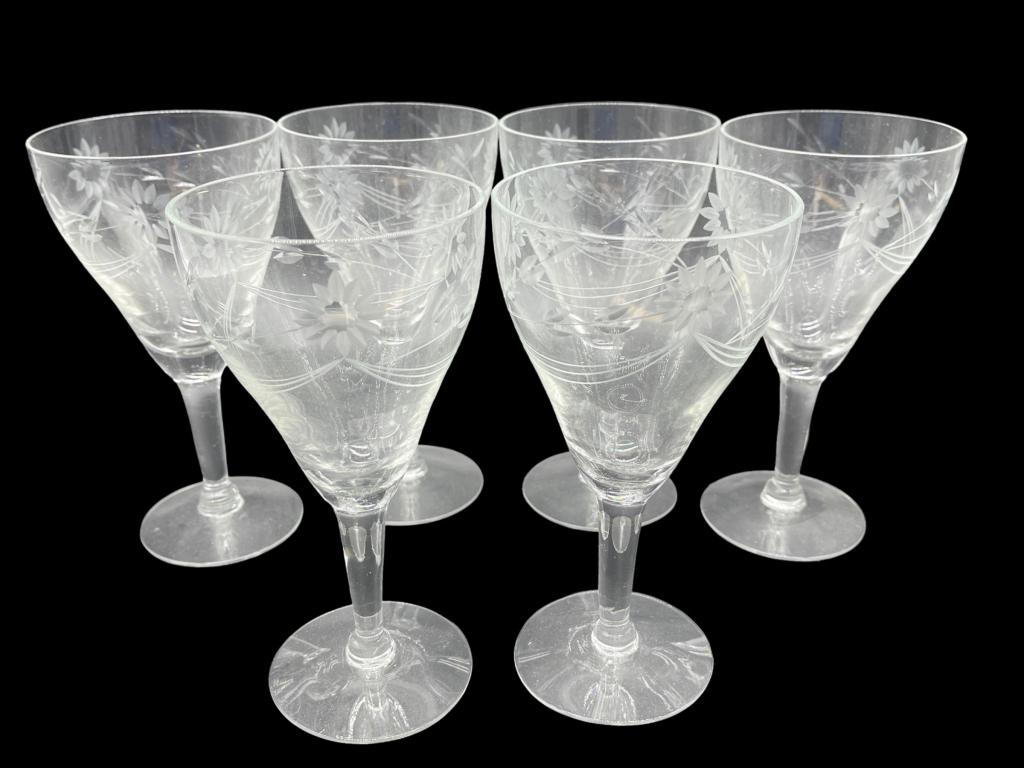 SET OF VINTAGE ETCHED CRYSTAL WINE GLASSES: SET OF VINTAGE ETCHED CRYSTAL WINE GLASSES