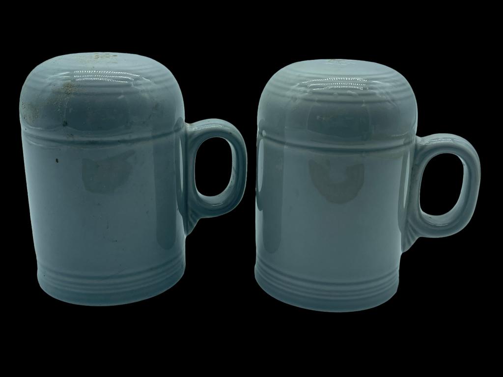 VTG PAIR  FIESTA  WARE USA SALT AND PEPPER SHAKERS (1 of 3)