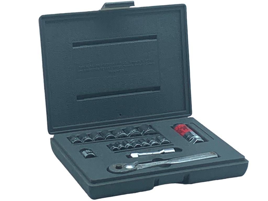 CLASSSIC CRAFTSMAN 18 PIECE RATCHET & SOCKET SET (1 of 2)