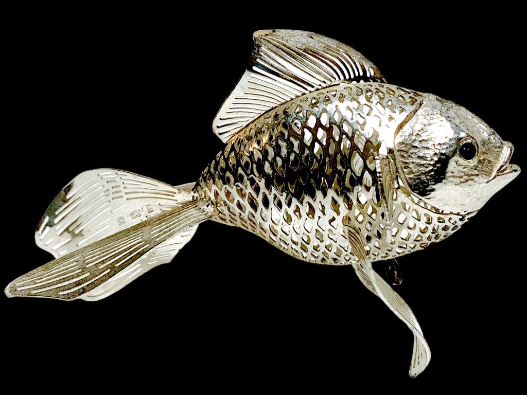 CHRISTOFLE STERLING KOI FISH LUMIERE SCULPTURE 4": -CHRISTOFLE STERLING SILVER KOI FISH LUMIERE SCULPTURE 4" HAND CRAFTED WITH STERLING SILVER-SIZE: 4" X 3"-WEIGHT: 41gJR SR01/31