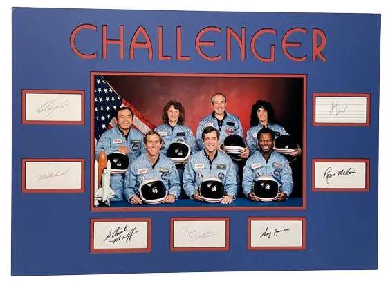 SPACE SHUTTLE CHALLENGER CREW SIGNATURES / PHOTO (1 of 11)