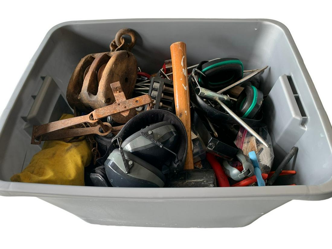 BOX OF ASSORTED TOOLS / PULLEY USED FOR BOATING (1 of 3)