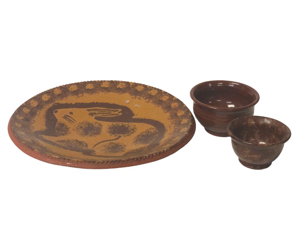 SIGNED FOLTZ REDWARE BUNNY RABBIT 9" PLATE & CUPS (1 of 5)