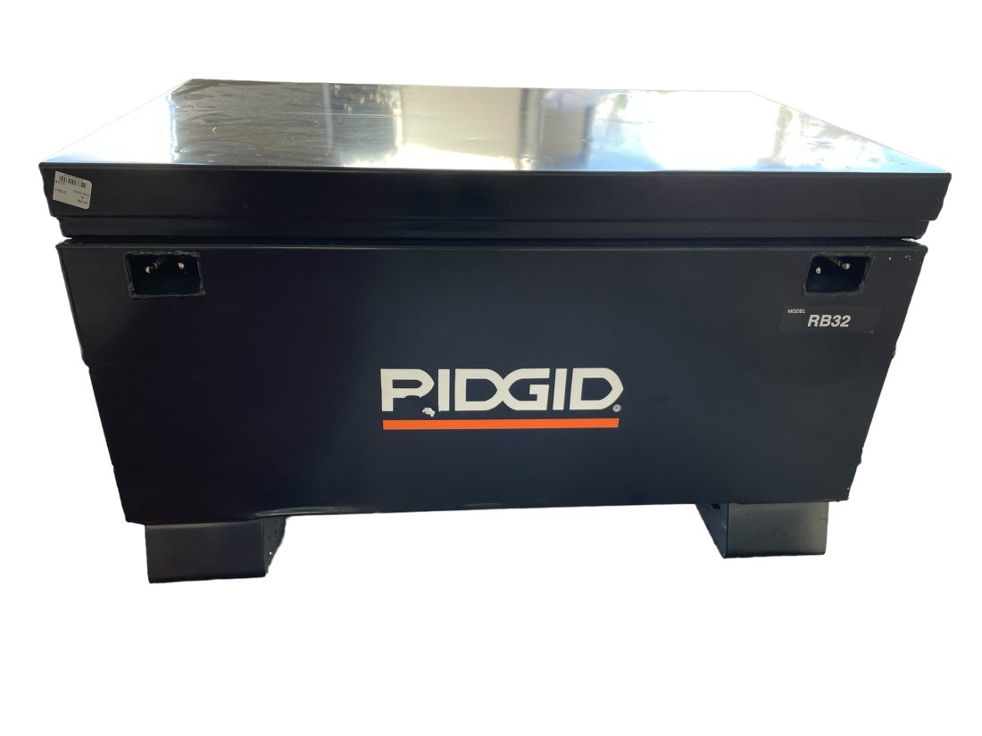 RIDGID PORTABLE JOBSITE TOOL BOX 32" (1 of 9)