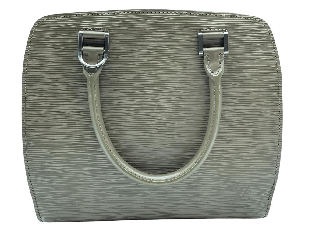 LOUIS VUITTON PONT-NEUF EPI LEATHER HANDBAG: LOUIS VUITTON PONT-NEUF- PEPPER CALF LEATHER -EPI -24*22*10CM -MI1010 (NOVEMBER 2000) -ALL BAGS HAVE BEEN AUTHENTICATED BOX 2 AAT8355