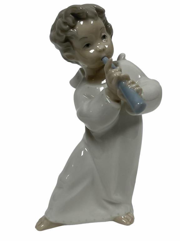 LLADRO ANGEL WITH FLUTE FIGURINE (1 of 4)