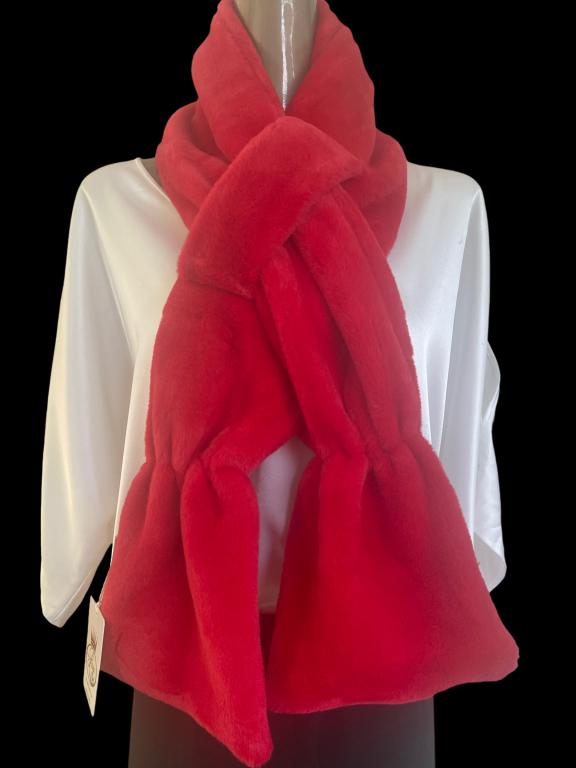 NEW LIZA KIM WRAP AROUND FAUX FUR RED SCARF (1 of 1)